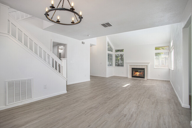 Building Photo - 390 Zachary Dr