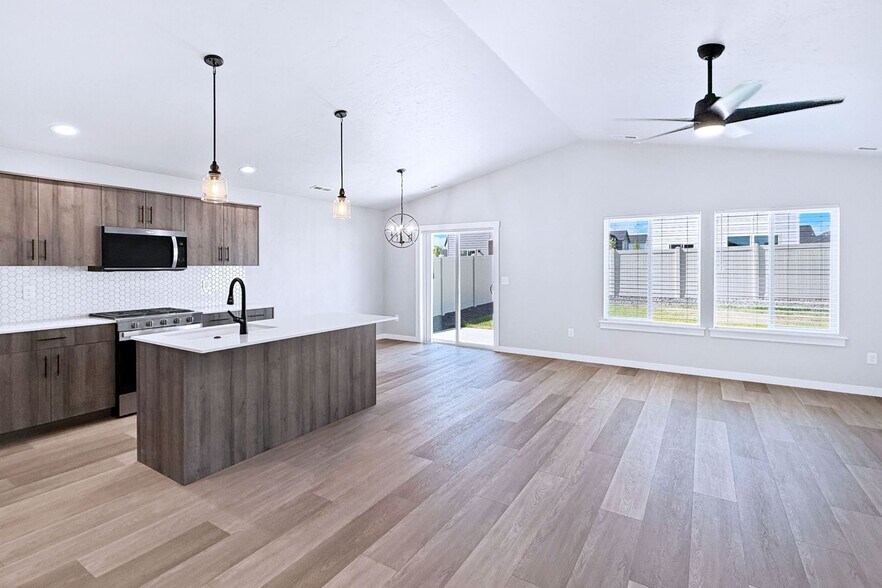 Building Photo - 10546 W Teratai St