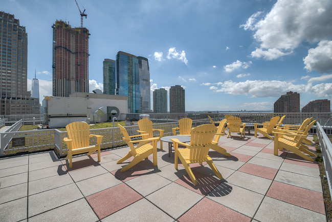 Enjoy Hudson River and NYC views from our rooftop - Warren at York by Windsor