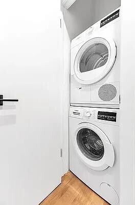 Building Photo - 15 S William St