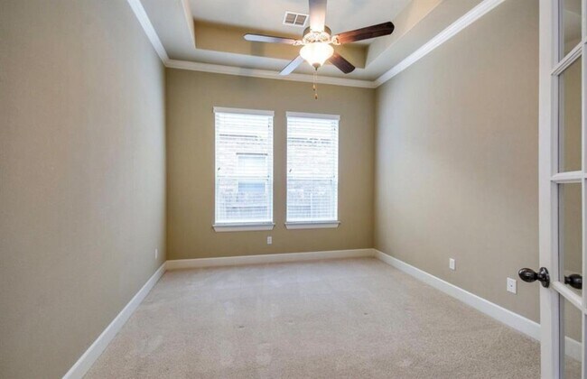 Building Photo - 213 Simmons Dr