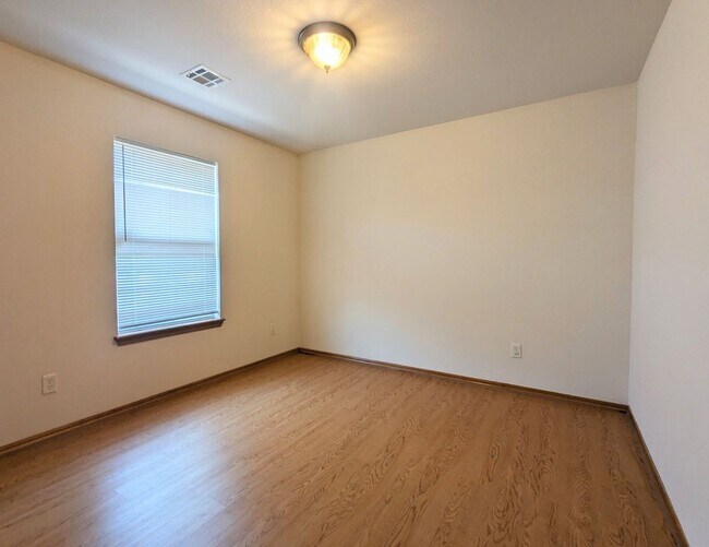 Building Photo - 5516 SE 81st St