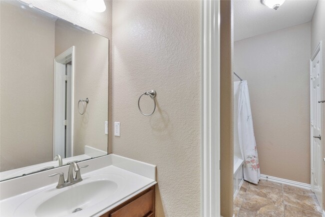 Building Photo - 13814 McKinney Creek Ln