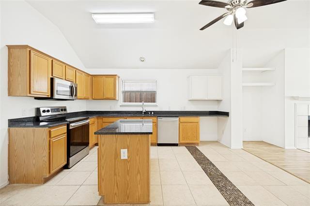 Building Photo - 202 Trenton Dr