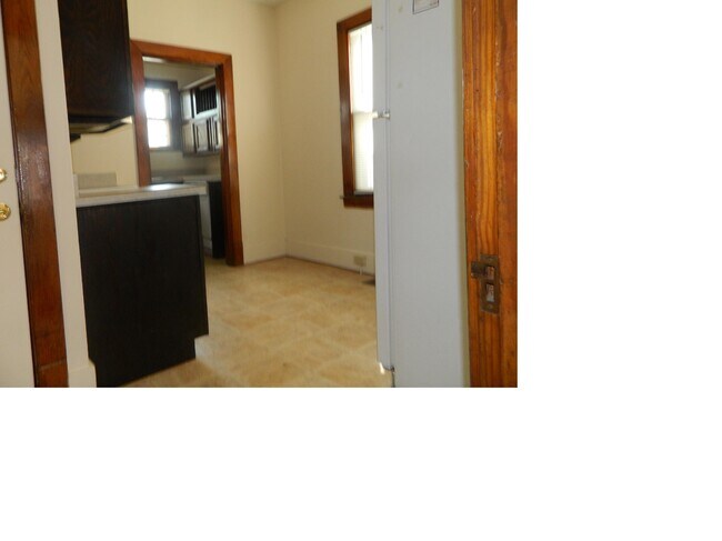 Kitchen - 1235 Lydia St