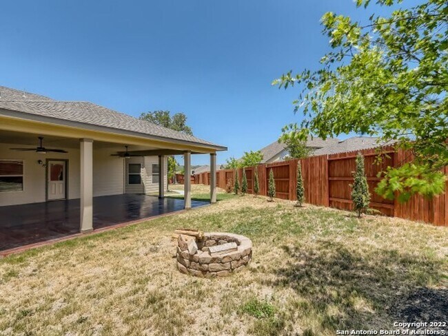 Building Photo - 5 Bedrooms with Tons of Indoor and Outdoor...