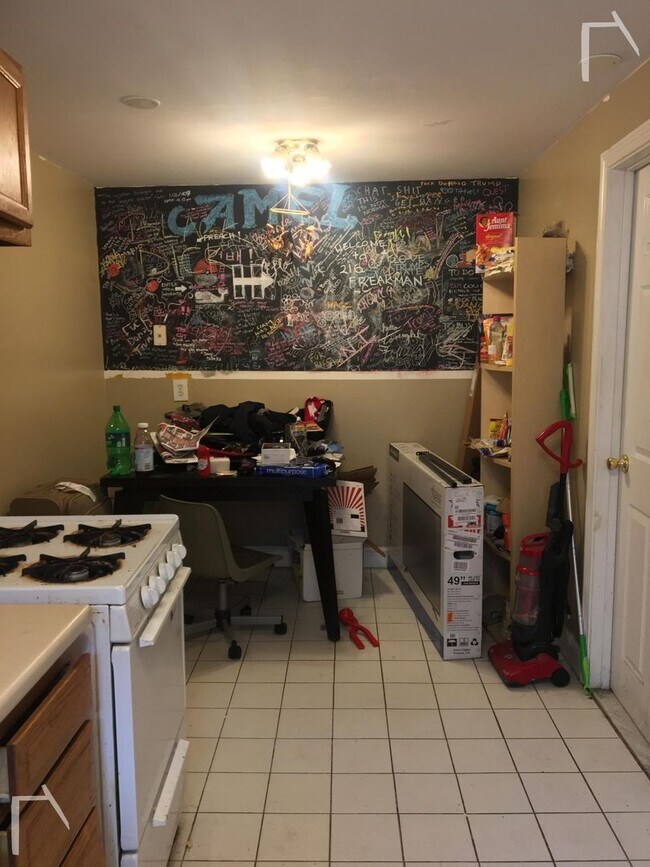 Building Photo - No Brokers Fee, Large Unit Walking Distance to BU. Large Deck, Laundry, Eat-in Kitchen, Lots of S...