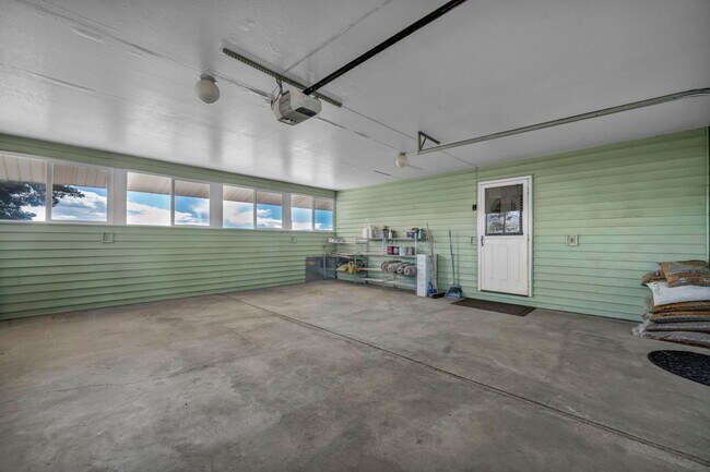 Building Photo - Single Story Home Located on a Ranch