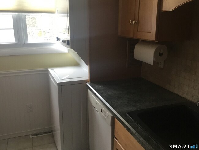 Building Photo - 245 Unquowa Rd