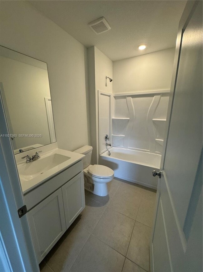 Building Photo - 5837 NW Sweetwood Dr