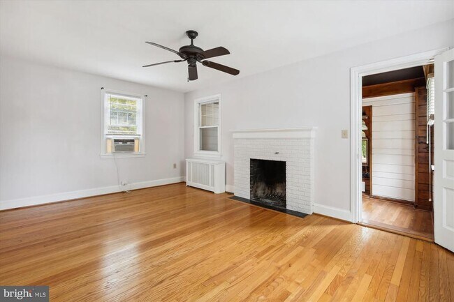 Building Photo - 619 S Garfield St