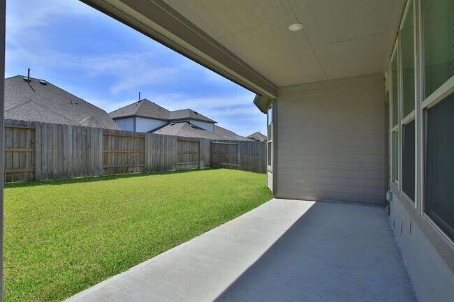 Building Photo - 15818 Dove Holw Dr