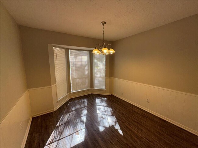 Building Photo - 16511 Courtland Cir