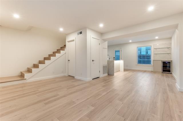 Building Photo - 6367 Oriole Dr