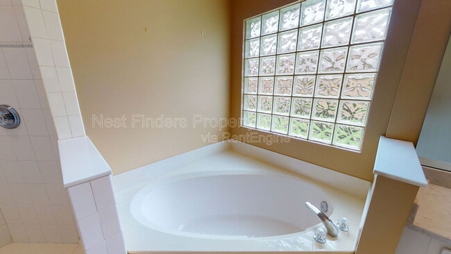 Building Photo - 11861 Lake Fern Dr