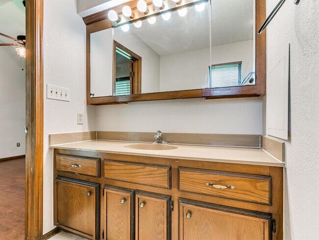 Building Photo - 4721 Persimmon Ct