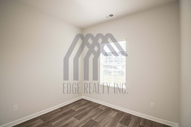 Building Photo - 140 River Birch Ln