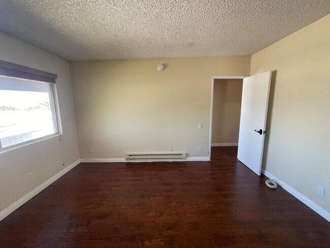 Building Photo - 356 Miraleste Dr