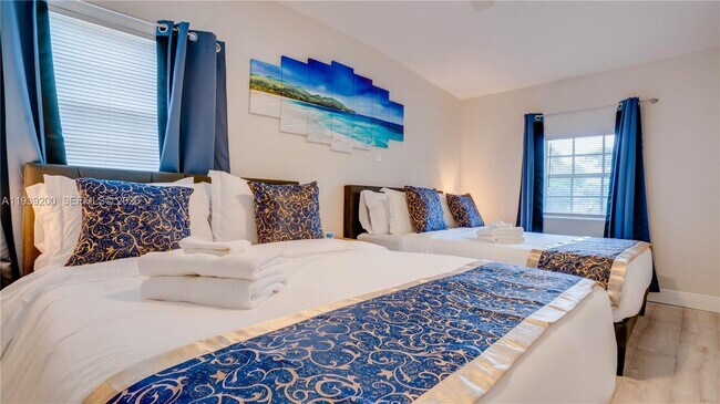 Building Photo - 5157 NE 6th Ave