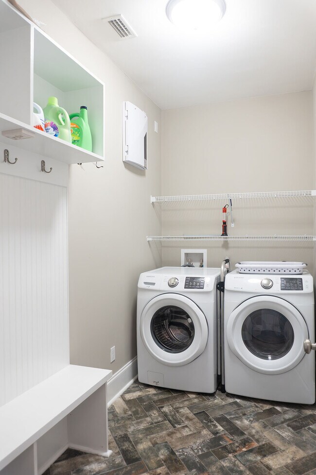 Building Photo - 2533 Capstone Dr