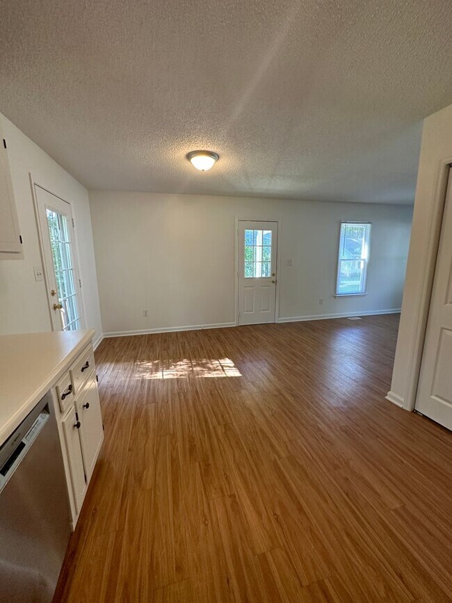 Building Photo - 3 bedroom close to Downtown Wendell