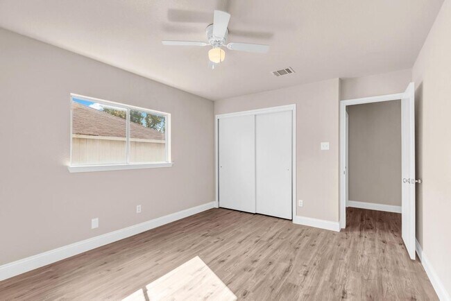 Building Photo - 2406 Glen Field Dr