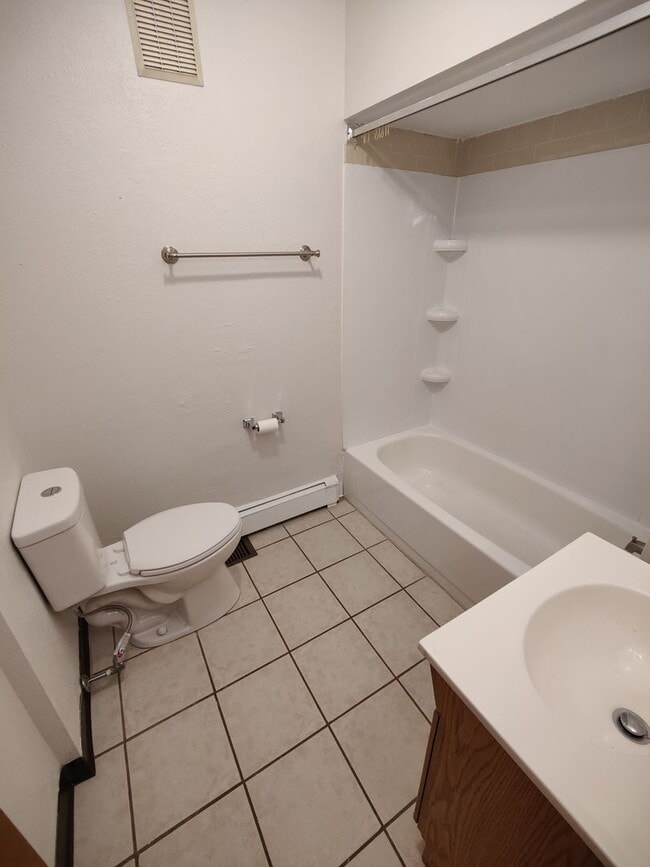 Building Photo - *Clean & Spacious 1BR/1BA Apartment Available in Mt. Washington*