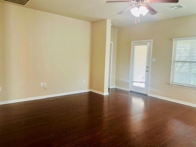 Building Photo - 406 Parkside Dr