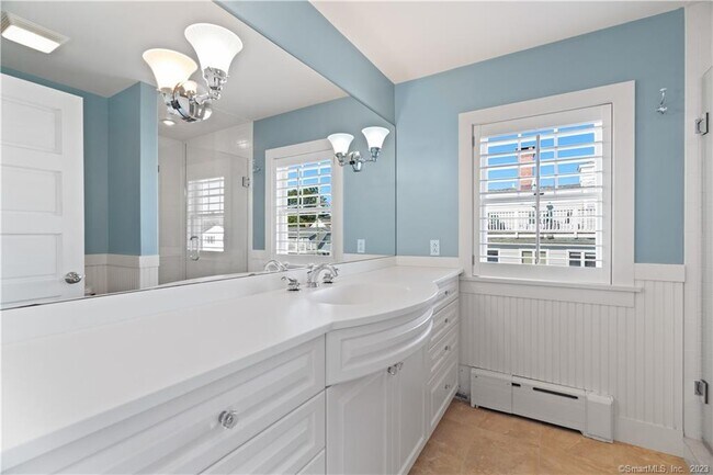 Building Photo - 23 Soundview Dr