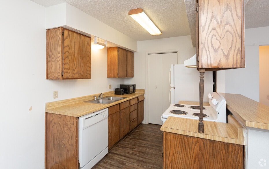 2BR 1.5BA - 1,400 SF - Marvin Gardens Apartments