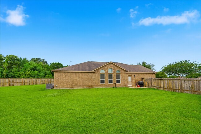 Building Photo - 8234 Hall View Dr