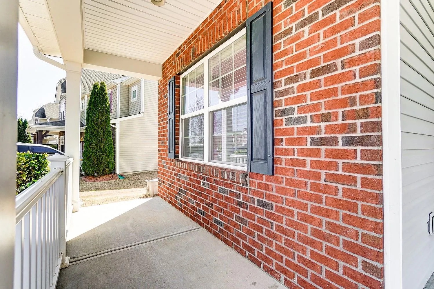 Building Photo - Room in House on Green Birch Dr