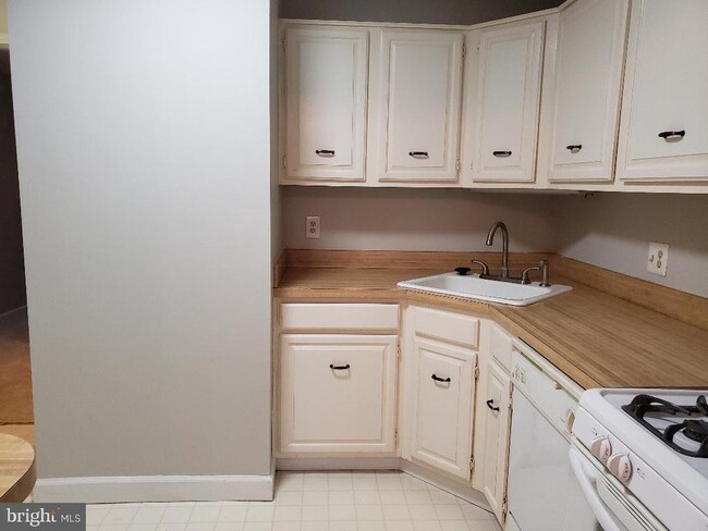 Building Photo - 1434 Northgate Square