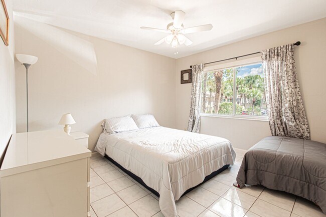 Building Photo - Fully Furnished Naples Condo with Resort-Style Living