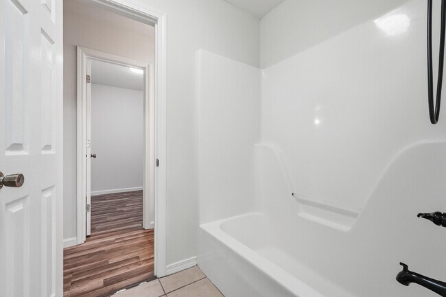 Building Photo - 403B Yancey St