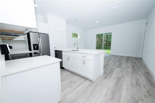 Building Photo - 9298 N Mendoza Way