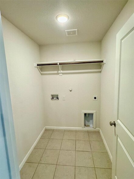 Building Photo - 6122 Heron Dr