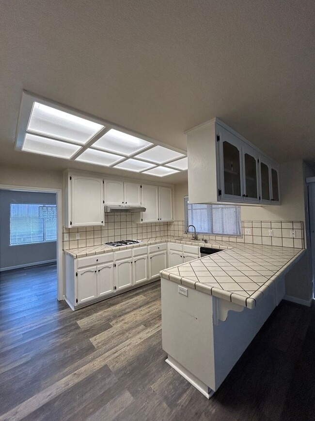 Building Photo - 3 Bedroom, 2 Bathroom Family Home