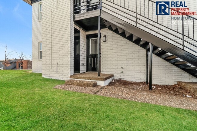 Building Photo - 1812 Sanford Dr