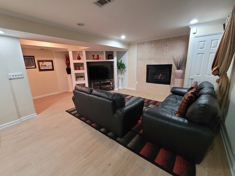 Building Photo - 21 Lenape Dr