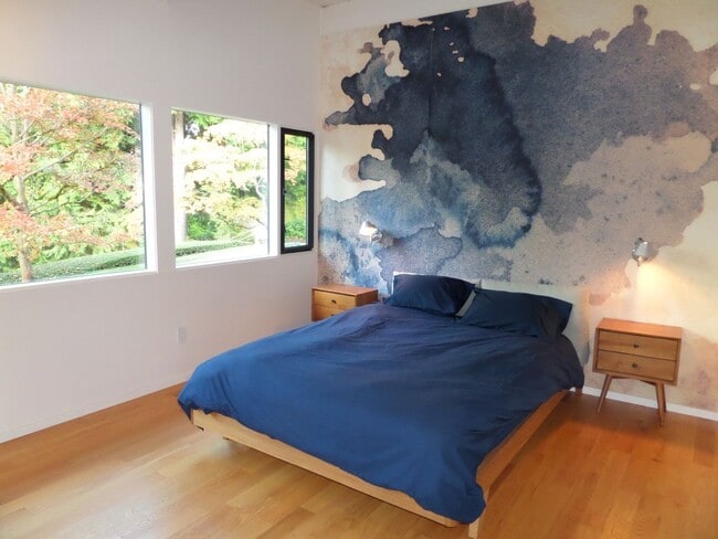 Building Photo - Incredible 3-Bedroom Mid-Century Stunner on Mercer Island! Huge Yard and Central A/C!!