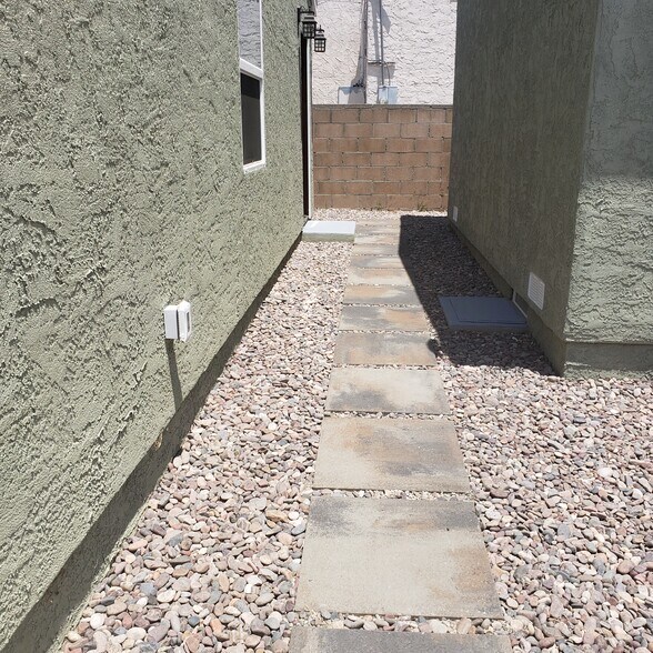 Building Photo - 5715 S Rimpau Blvd