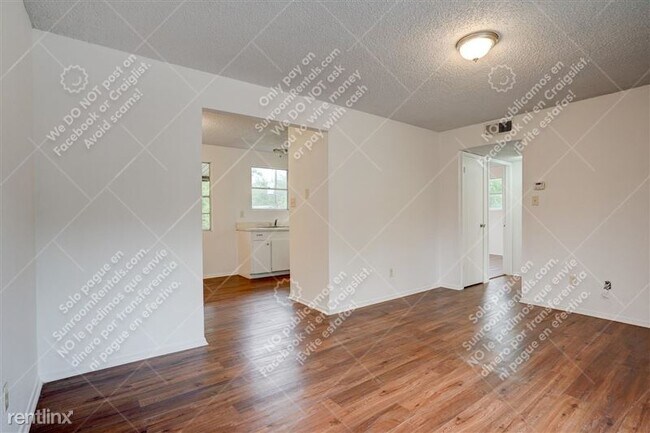 Building Photo - 724 Old Martindale Rd