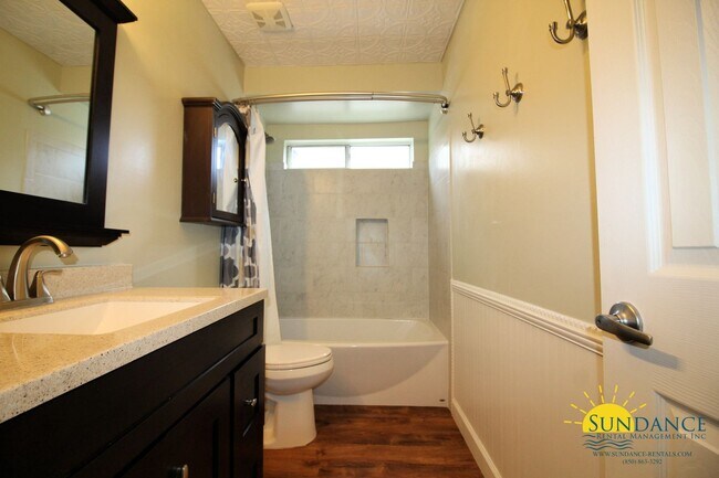 Building Photo - Great 3 Bedroom Home in Fort Walton Beach