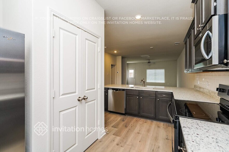 Building Photo - 10025 Pilot Pl