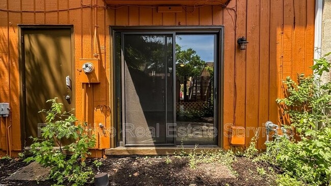 Building Photo - 1373 E Tanners Creek Dr