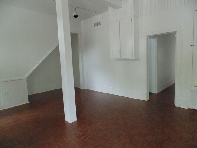 Building Photo - 2204 Rio Grande St