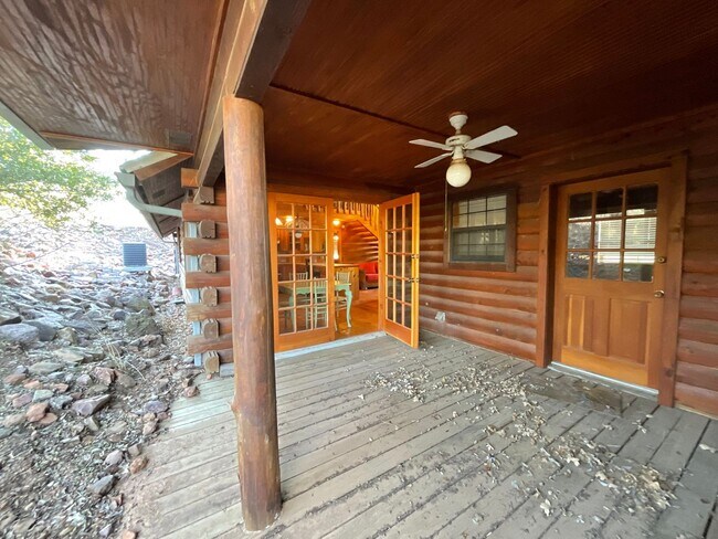 Building Photo - Gorgeous 2 Bedroom, 2 1/2 Bath Home  with BONUS room in Sunrise Beach, TX.