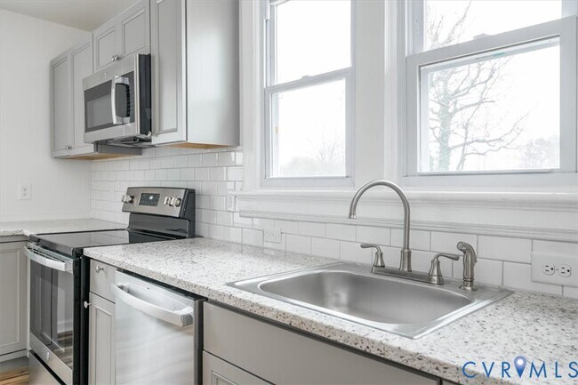 Building Photo - 2726 Alexander Ave