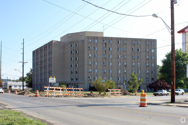 Building Photo - White Oak Manor